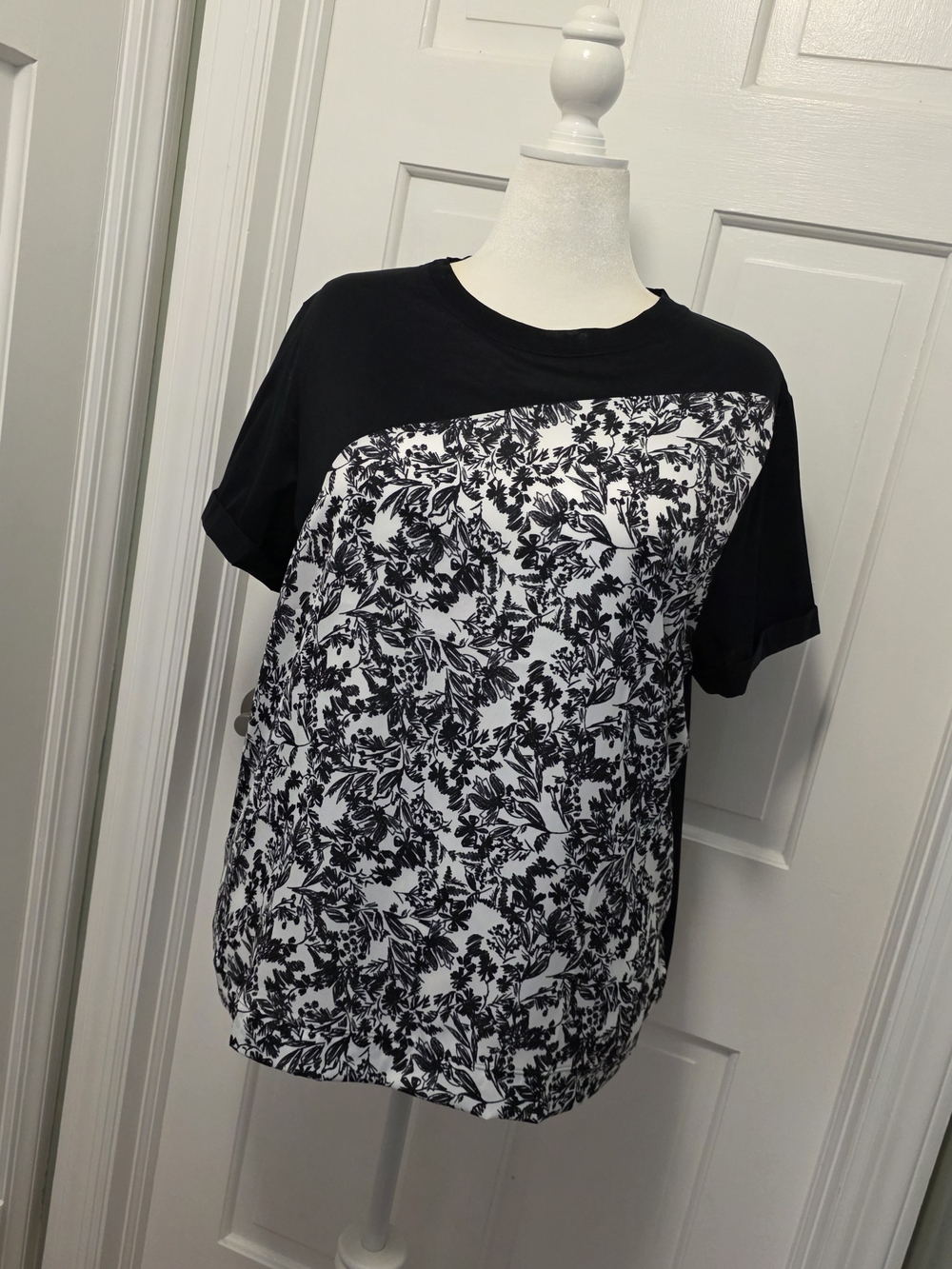 NWT Escada Sport Black & White Floral Panel Short Sleeve Tee Sz Large Ret. $225